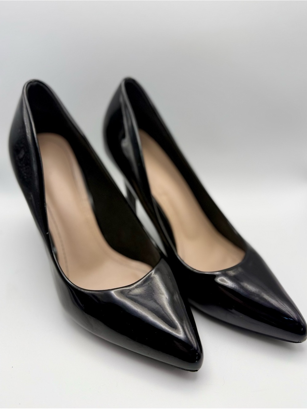 Classic Women's Black Pointed-Toe Pumps